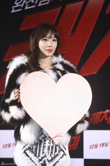 独家：金亚中朱元宣传新片 与观众互动送拥抱