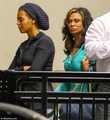 组图：碧昂斯素颜现身超级碗排演现场显憔悴