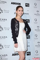 组图：昆凌支持周杰伦参加益智节目 称他很聪明