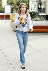 高清组图：朱莉亚-罗伯兹侄女艾玛-罗伯兹街拍