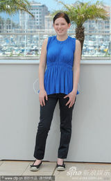 幻灯：《弗兰肯斯坦计划》发布会 导演亲吻女星玉手