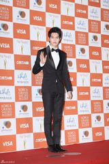 高清组图：f(x)SHINee等闪耀首尔歌谣大奖红毯