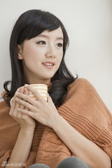 组图：李倩清新出镜时尚杂志 演绎悠闲家居时光 