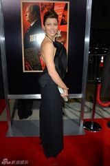 组图：杰西卡-贝尔黑裙闪耀《希区柯克》洛城首映