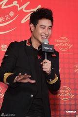 组图：潘玮柏代言洋酒 谈入围金钟奖大呼意外