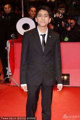 组图：《布达佩斯大饭店》雷沃罗利正太显潇洒