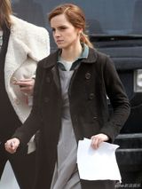 组图：艾玛-沃特森新片开拍 片场庆祝24岁生日