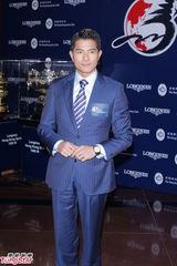 组图：郭富城吴孟达西装帅气助阵活动