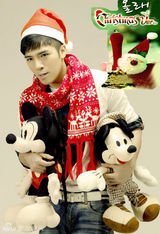 组图：黄智博变身小王子 圣诞写真点燃冬日暖意