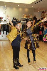 组图：黄泳霖有意追生 雷林静怡两女爱公主装