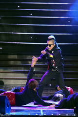 高清组图：少女时代李秉宪等韩国文化艺术盛典捧奖