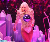 组图：Gaga打造章鱼新雷装 绿发被指模仿水果姐