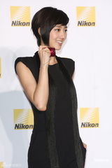 组图：桂纶镁暗示可能会隐婚 与男友平凡幸福