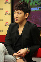 组图：Angelababy与柯震东做客聊《第一次》