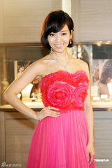 组图：侯佩岑想邀周杰伦上节目 不满被八卦抹黑