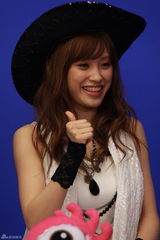 高清组图：早安少女组做客新浪 成员可爱表情连拍