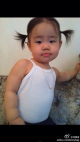 组图：钟镇涛庆女儿钟帼4岁生日 曝成长历程照