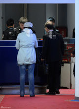 组图：刘晓庆与丈夫离京 夫唱妇随相敬如宾