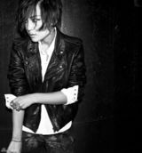 组图：周笔畅拍摄欧范颓废风大片 演绎黑白风情