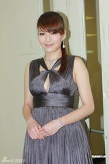 组图：蔡一杰被捕后首度登台 台上光鲜台下低调沉默