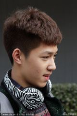 组图：北影复试考生疾步赶考 各色清新美女抢镜