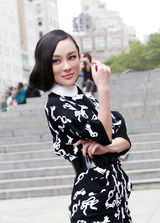 组图：霍思燕纽约拍杂志 复古优雅尽显灵动大气