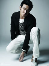 幻灯图：陆毅另类大片显露性情 十年沉淀淡定自如