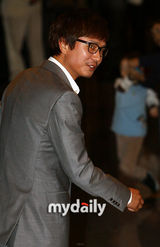 组图：宋承宪贺李辉才大婚 Tony安玄英祝福新人