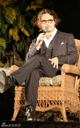 幻灯图集：肖恩-康纳利给约翰尼-德普颁奖