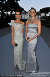 幻灯图集：凯特-贝金赛尔戛纳走秀 耳环落胸好尴尬