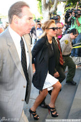 组图：林赛-罗韩戒毒未果再遭监禁 律师争取获保释