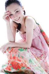 高清组图：姚笛最新彩裙写真 清纯甜美惹人爱