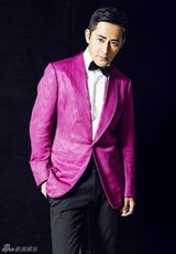 组图：宗峰岩时尚大片化身型男玩转雅痞风