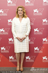 高清图：《傀儡》发布会 老美女凯瑟琳-德纳芙现身