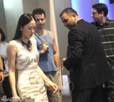 组图：陈乔恩性感半透明长裙惹外籍男偷瞄