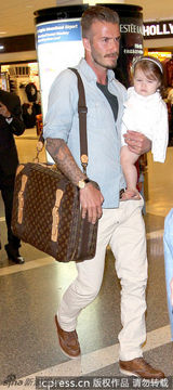 组图：小贝一家高调亮相 七公主萌样可人