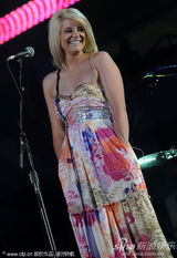 组图：美国乡村音乐电视奖彩排 凯利安德伍德领衔