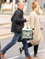 组图：阿黛尔素颜逛书店 睡眼惺忪头发凌乱