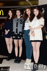 组图：GirlsDay开签名会 时尚休闲搭配有特色