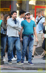 组图：莱昂纳多挺大肚腩出街 胡渣满脸青葱不再