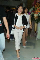 组图：李宗盛桃红衬衫开唱 称林忆莲唱得更好