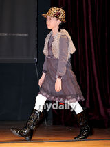 组图：韩片《我是爸爸》记者会 金承佑搭档金赛纶