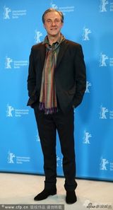 组图：《天堂希望》发布会 导演亲吻女星