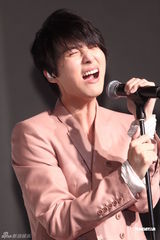 组图：严爵新专辑《不孤独》发片会 有信心拿金曲奖