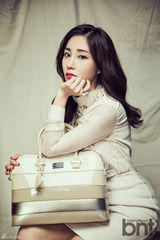 组图：“棒球女神”崔熙拍写真 显典雅之美感