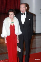 组图：富商郑裕彤孙女郑志雯出嫁 给孙女婿打满分