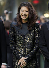 组图：第25届东京国际电影节开幕 星光惨淡走绿毯