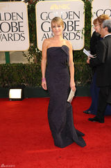 高清图：杰斯-琳吉斯硕大彩色钻石耳环引人注目