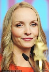 组图：《克鲁德一家》记者会 艾玛斯通靓丽迷人