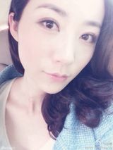 组图：韩雪卖萌嘟脸可爱 逆光自拍显女神范儿